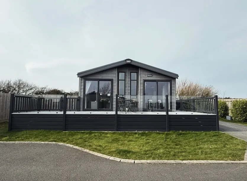 Broad front-facing deck with smoked-glass panels in Torquay
